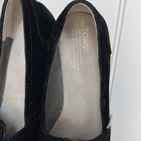Toms Black Velvet Peep Toe Wedge Heels Slip On Sandals Size 9.5 - Picture 7 of 11